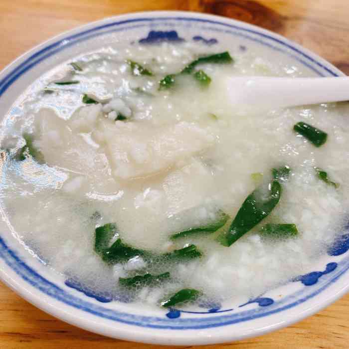 打分 [薄荷]环境: [服务铃]服务: 苍蝇小馆的平均水准  「年糕泡饭」