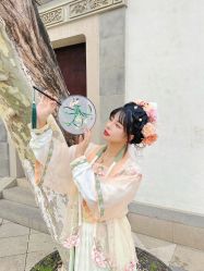 -一揽芳华汉服旗袍体验馆(拙政园店)