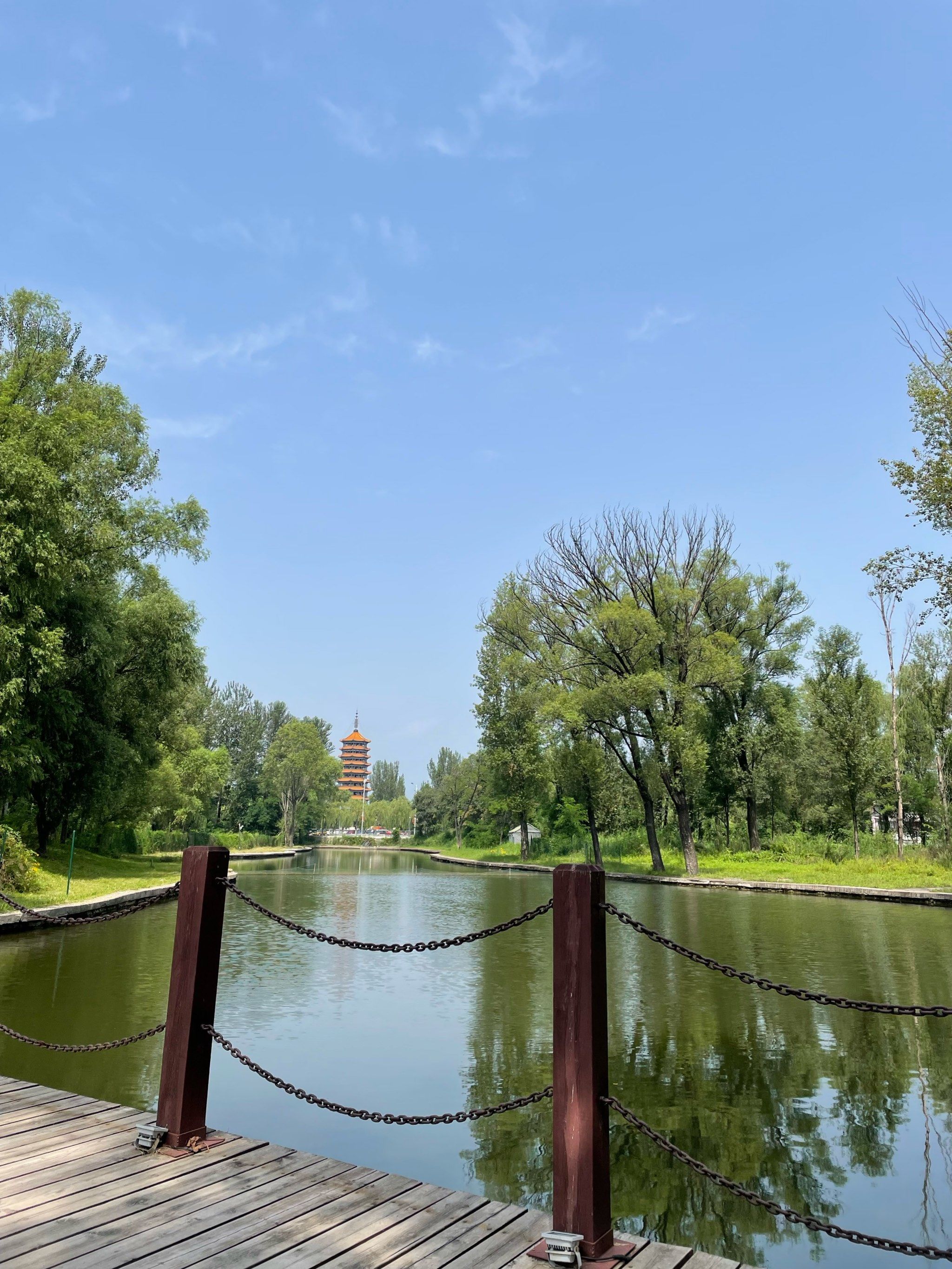 延庆区是传统的消暑纳凉的好地方,延庆区百泉街道湖北东路东湖公园是