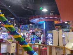 -卡通尼乐园(龙湖六合天街店)