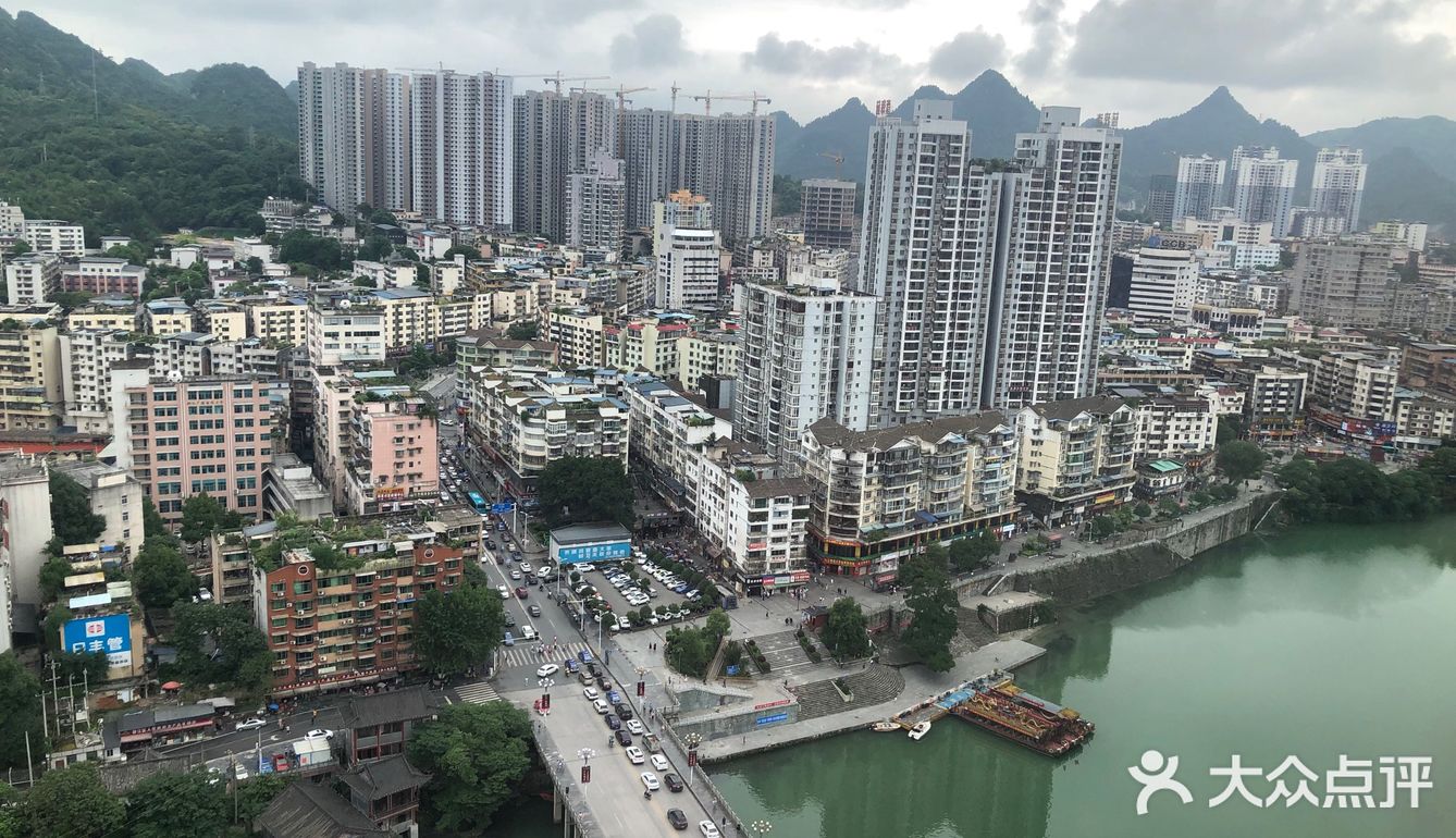 臭脸大哥/臭脸小妹，其实巨粘人