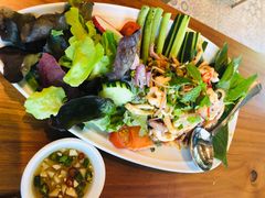 -Chom Cafe and Restaurant