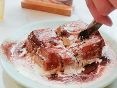 漏奶滑-潮界(虹桥新天地店)