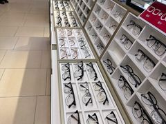 -美式眼镜·授权蔡司.依视路.尼康.豪雅.明月(南翔印象城店)