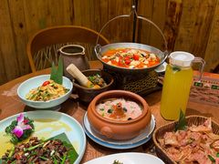 -老滇山寨•云南特色菜•地方菜•民族风情歌舞表演(金碧店)