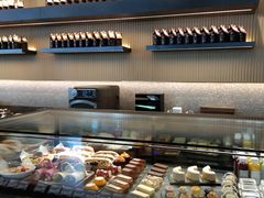 面包甜点陈列柜-星巴克臻选(上海合生汇1F店)