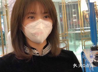 烟熏米棕色，显白又高级 这款发型适合圆脸大脸女生～～