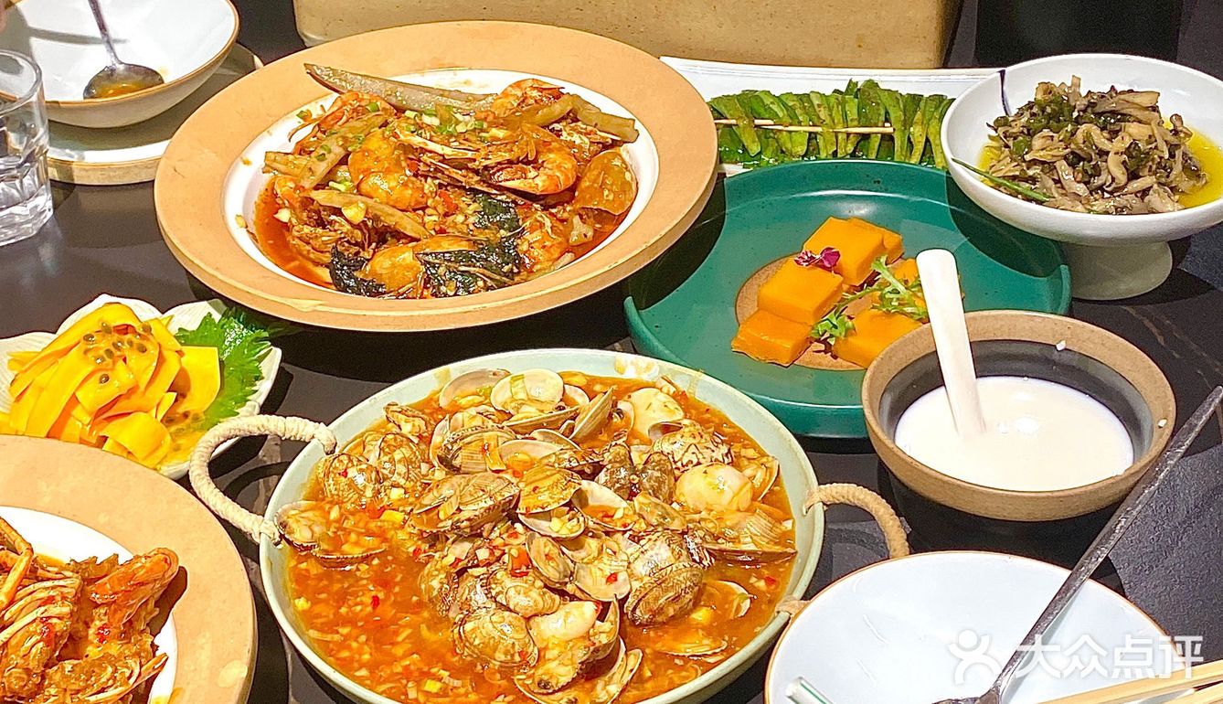 长沙特色探店 | 在窑洞里的美术馆吃烧烤！！    