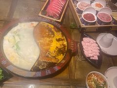 -老房老舍重庆火锅(假日城市店)