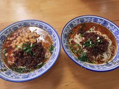 -渝之汇牛肉豌杂面