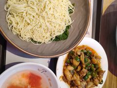 -哇蛙牛功夫面渝都料理(龙阳广场店)