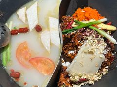 骨汤鸳鸯锅-鸿姐老火锅·传统炒料(上海旗舰店)