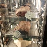食物出现在口腔里，就像爱情出现在青春里