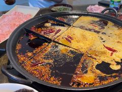 -渝嘴小老弟老火锅(华新村店)