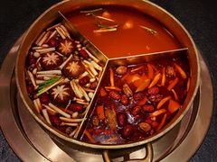 黄金奔驰锅-湊湊火锅·茶憩(打浦桥日月光店)