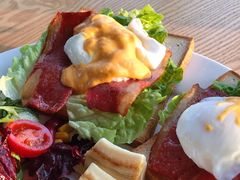 水波蛋-榴莲咖啡馆