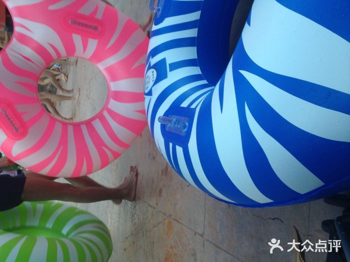 热带风暴水上乐园休息区图片