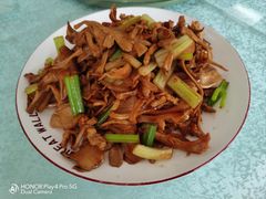 肉炒板栗蘑-翼松楼餐厅