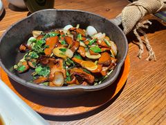 铁盘香煎黑牛肝菌-云海肴·汽锅鸡·云南菜(美罗城店)