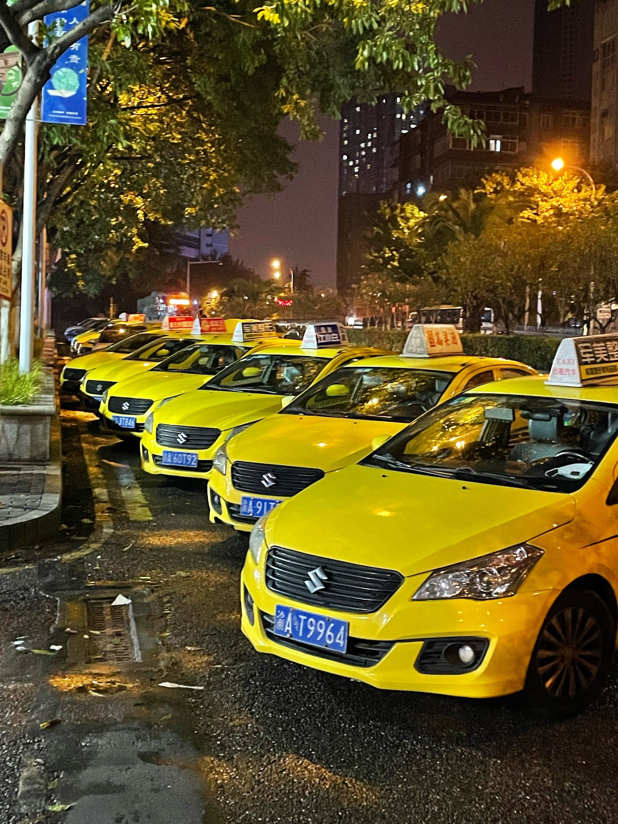 在重庆大坪!吃美食就跟着出租车司机吃🚕