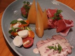 火腿生牛肉三文鱼拼盘-君悦酒店·意合园·意式风味