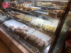 面包甜点陈列柜-老大昌(淮海中路店)