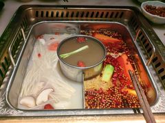 -巴渝瓦肆重庆鲜火锅(宝龙环湖店)