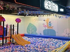 -嗨翻Hi-Fun竞技主题乐园·蹦床亲子生日轰趴(国光1937店)