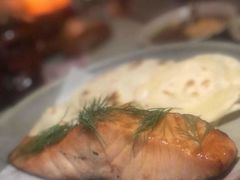 烟熏三文鱼配烤饺子皮和芥末籽酱-BOR Eatery(安福路店)