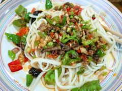 -歹歹的加个面过油肉拌面