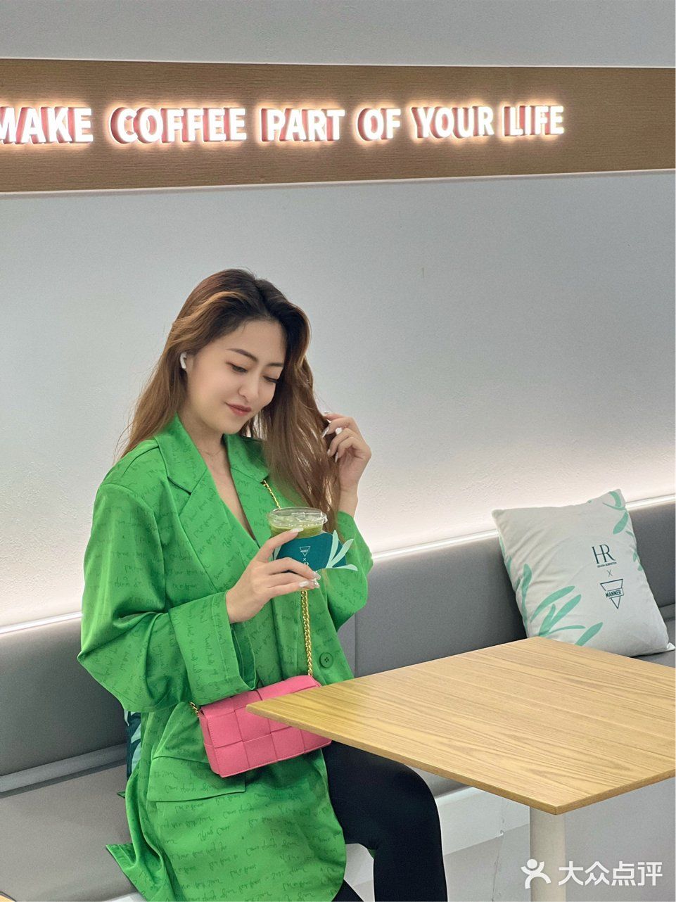 MANNER COFFEE 和赫莲娜绿宝瓶💎神仙联动