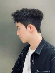 -一家只做男发烫染的店