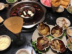 -茅草房·河畔园林火锅