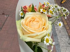 -何兮花店·气球派对鲜花店(马桥银春路万科城店)