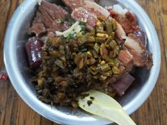 -梁阿婆廿年老牌扣肉糯米饭