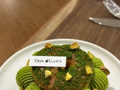 开心果树莓泡芙-Ten Olives甜点