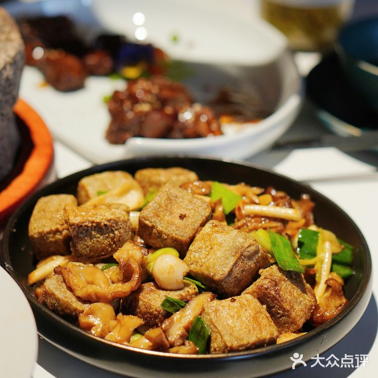 菠萝做咖喱，蟹粉配桃花❓也太会玩了