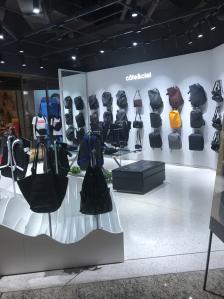 cote&ciel-"【店类型】背包店【交通】地铁站时代广场.