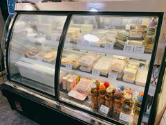 面包甜点陈列柜-一块甜品店