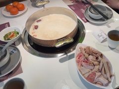 -洪氏嗨捞·广东猪肚鸡·椰子鸡火锅(西咸万象城店)