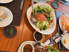 -Chom Cafe and Restaurant