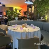 ️他们家的港式茶店，虾饺，肠粉之类的都是地道又好吃！