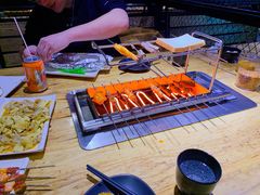 会自己转的烧烤炉-悦屋老板娘的烤肉店(紫薇田园店)