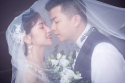 -现代经典婚纱摄影