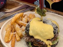 瀑布芝士汉堡-FLOVIE FLORIST CAFE