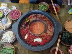 -黄潇洒老火锅(九眼桥宏济巷店)
