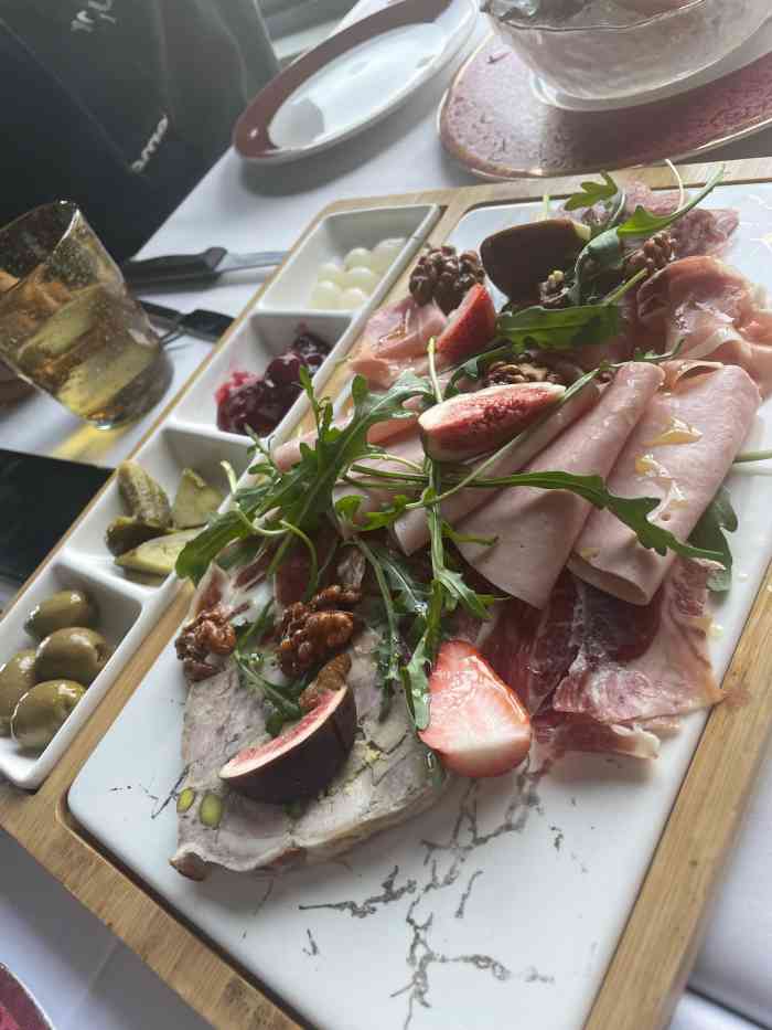 「澳洲m7肉眼牛」240克特别嫩,775熟,别推荐;「轻煎扇贝王」