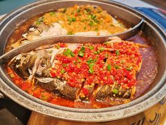 -阿瓦山寨·湘菜现炒·剁椒鱼头王(咸阳总店)