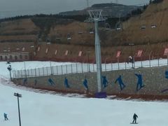 -采薇庄园四季滑雪场