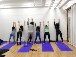 -亚太瑜伽普拉提学院